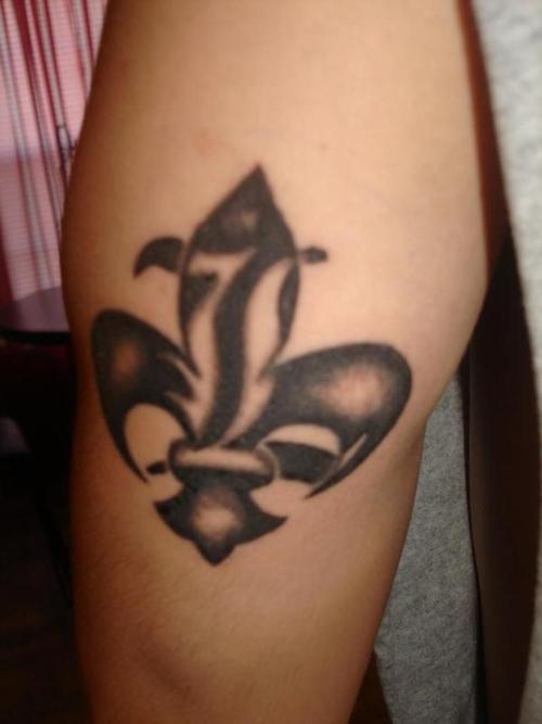 Black And Grey Fleur De Lis Tattoo On Bicep For Men