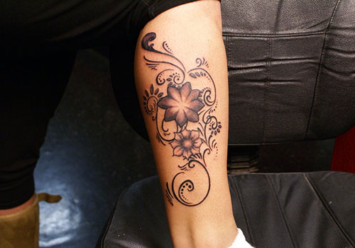 Black And Grey Flowers Tattoo On Leg