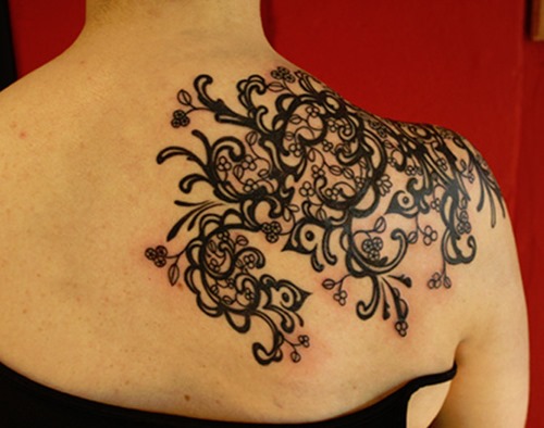 Black Ivy Vine Tattoo On Right Back Shoulder