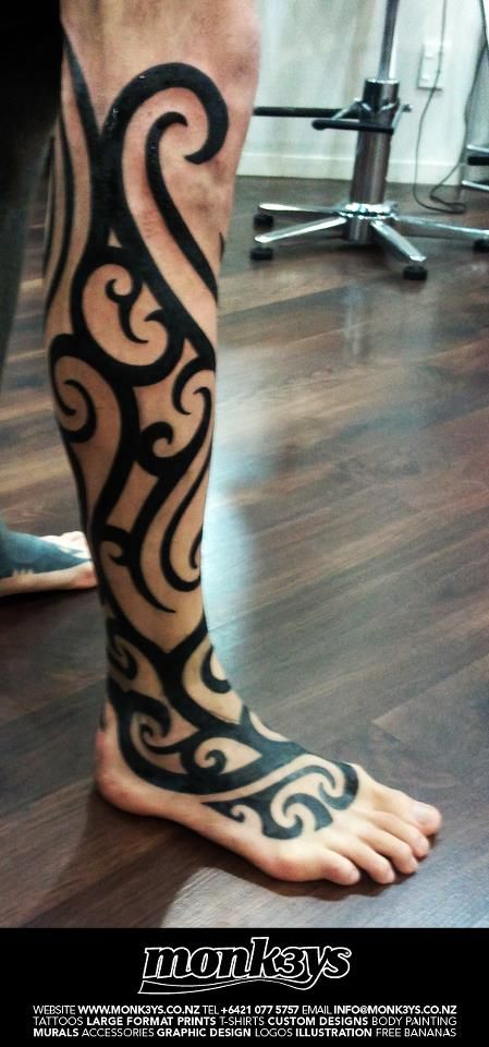 Black Tribal Tattoo On Right Leg By Corey Weir