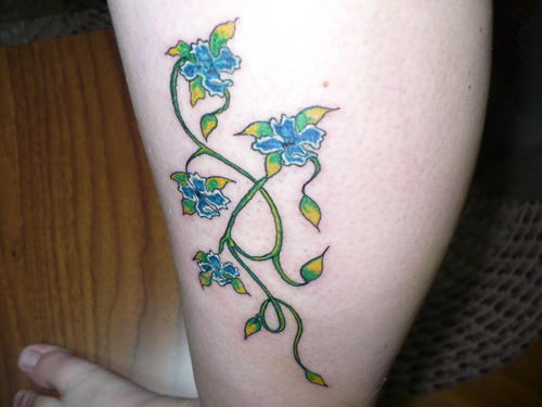 Classic Ivy Vine Tattoo On Left Leg