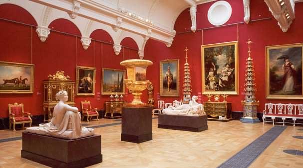 Gallery Inside The Buckingham Palace