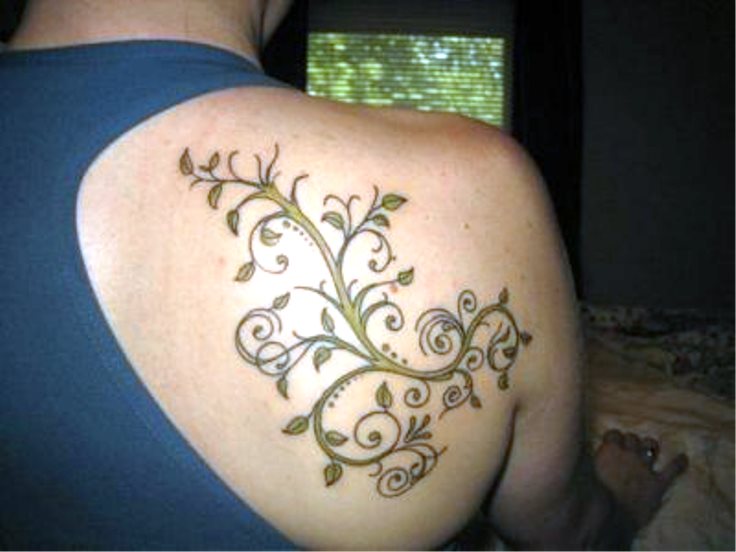 Green Ink Ivy Tattoo On Right Back Shoulder
