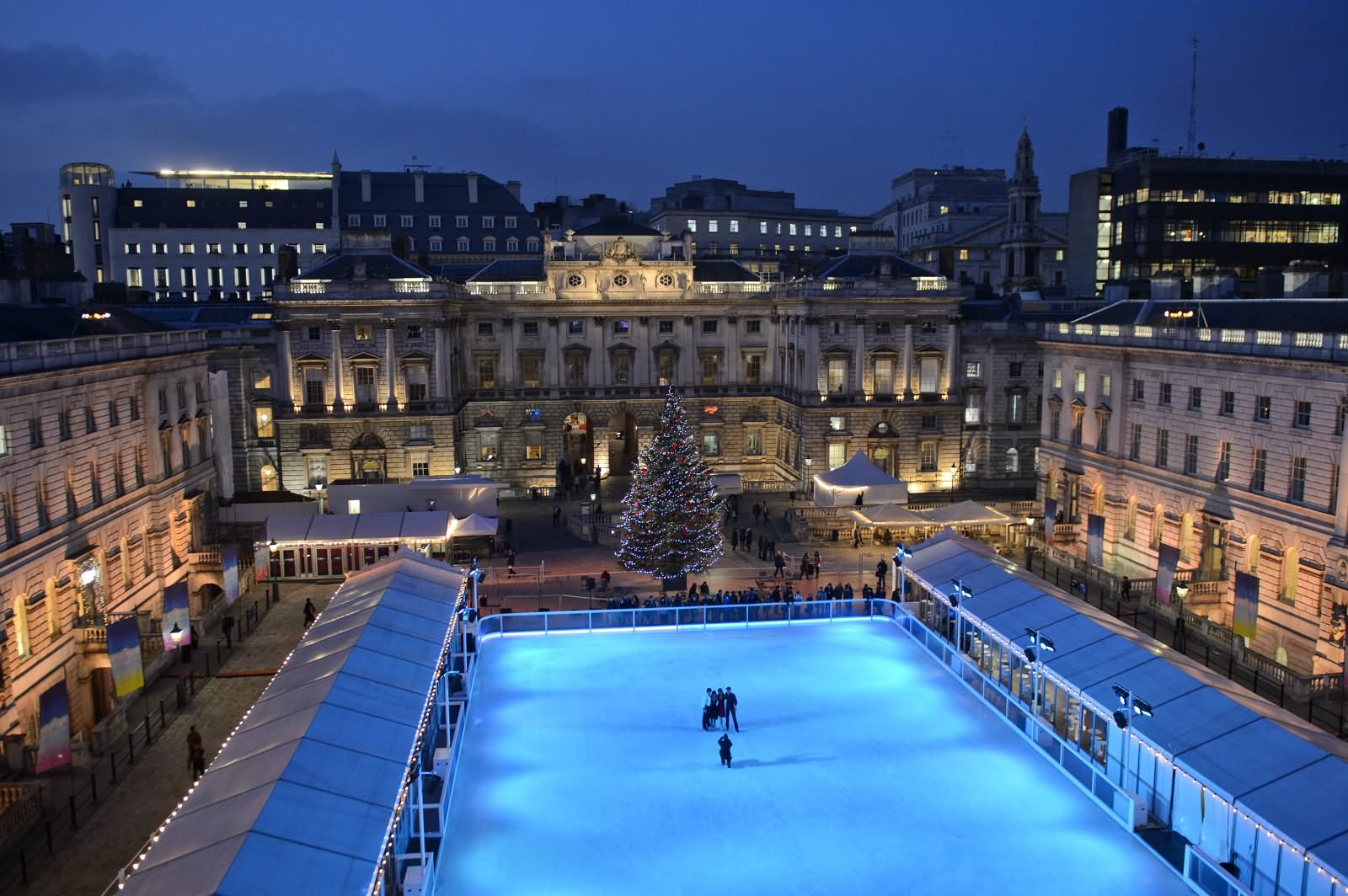 20 Amazing Night View Pictures Of Somerset House, London.