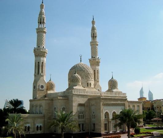 Jumeirah Mosque Best View From The Palm Strip Mall