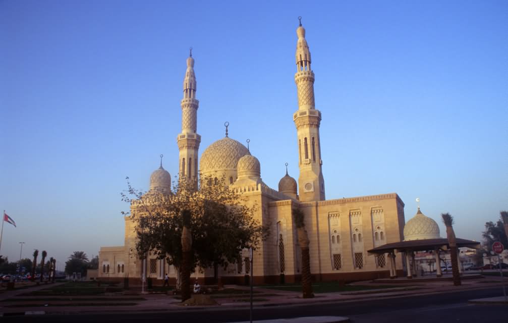 Jumeirah Mosque In Dubai Image