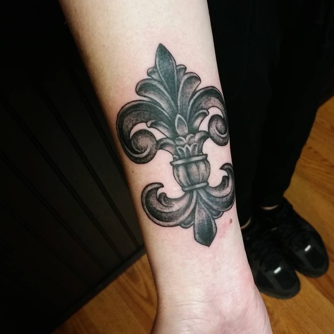 Nice Grey Ink Fleur De Lis Tattoo On Right Forearm