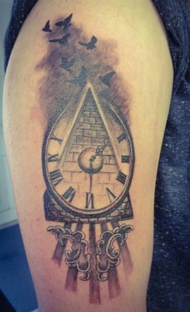 Pyramid Clock Tattoo On Man Right Half Sleeve