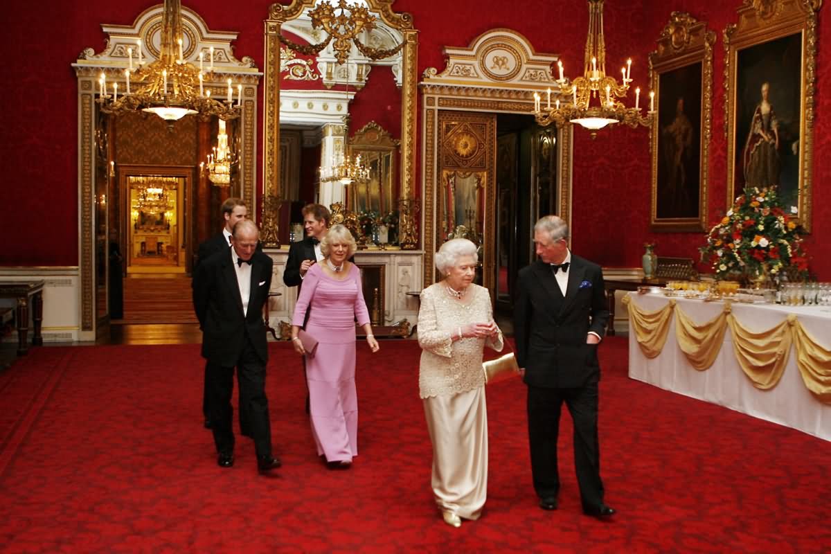 Queen Elizabeth Inside The Buckingham Palace