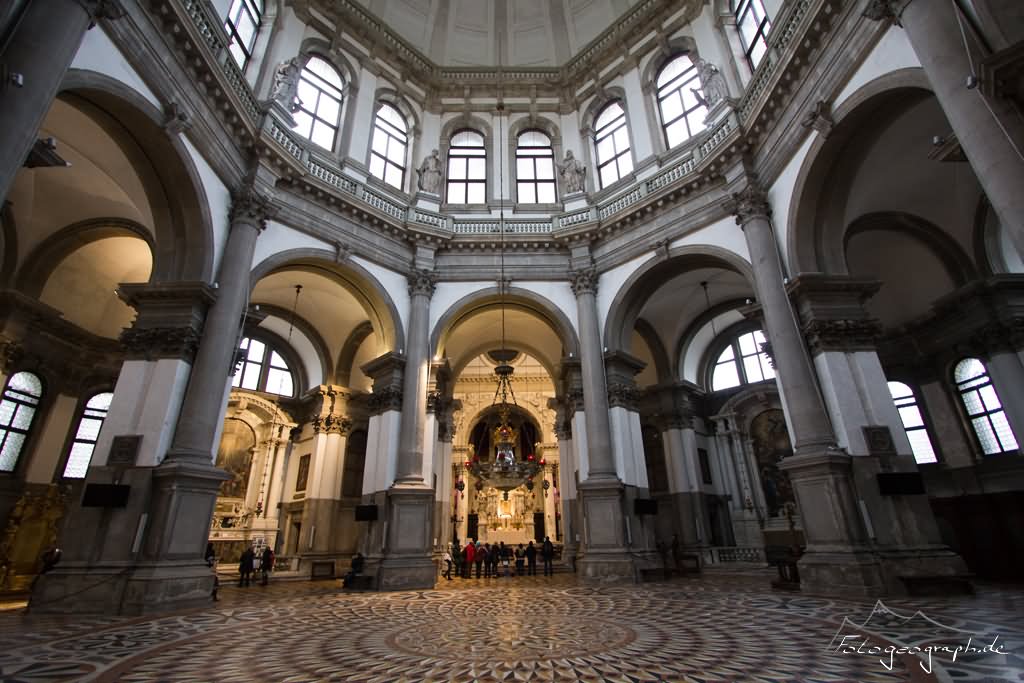 Santa Maria della Salute Inside Photo