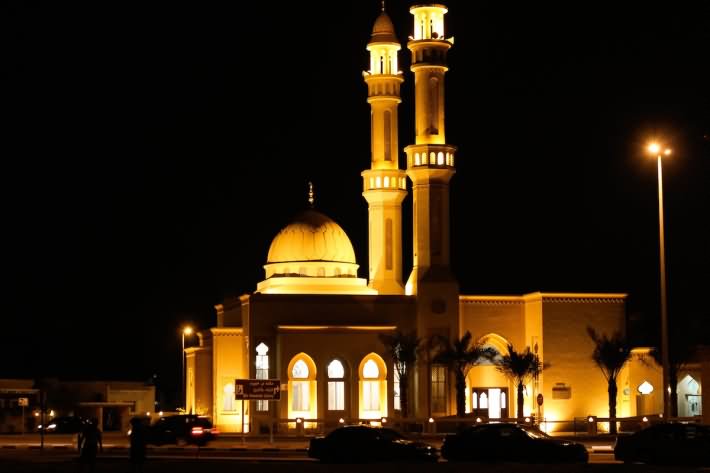 Side View Of Jumeirah Mosque During Night