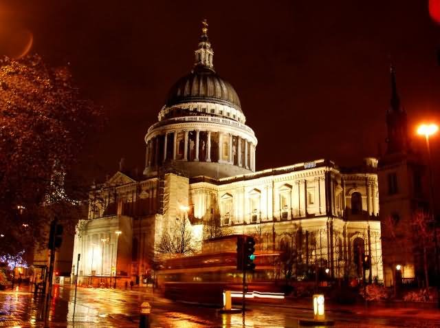 St Paul's Cathedral Looks Beautiful With Night Lights