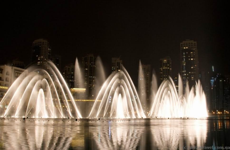 Stunning Dancing Dubai Fountain