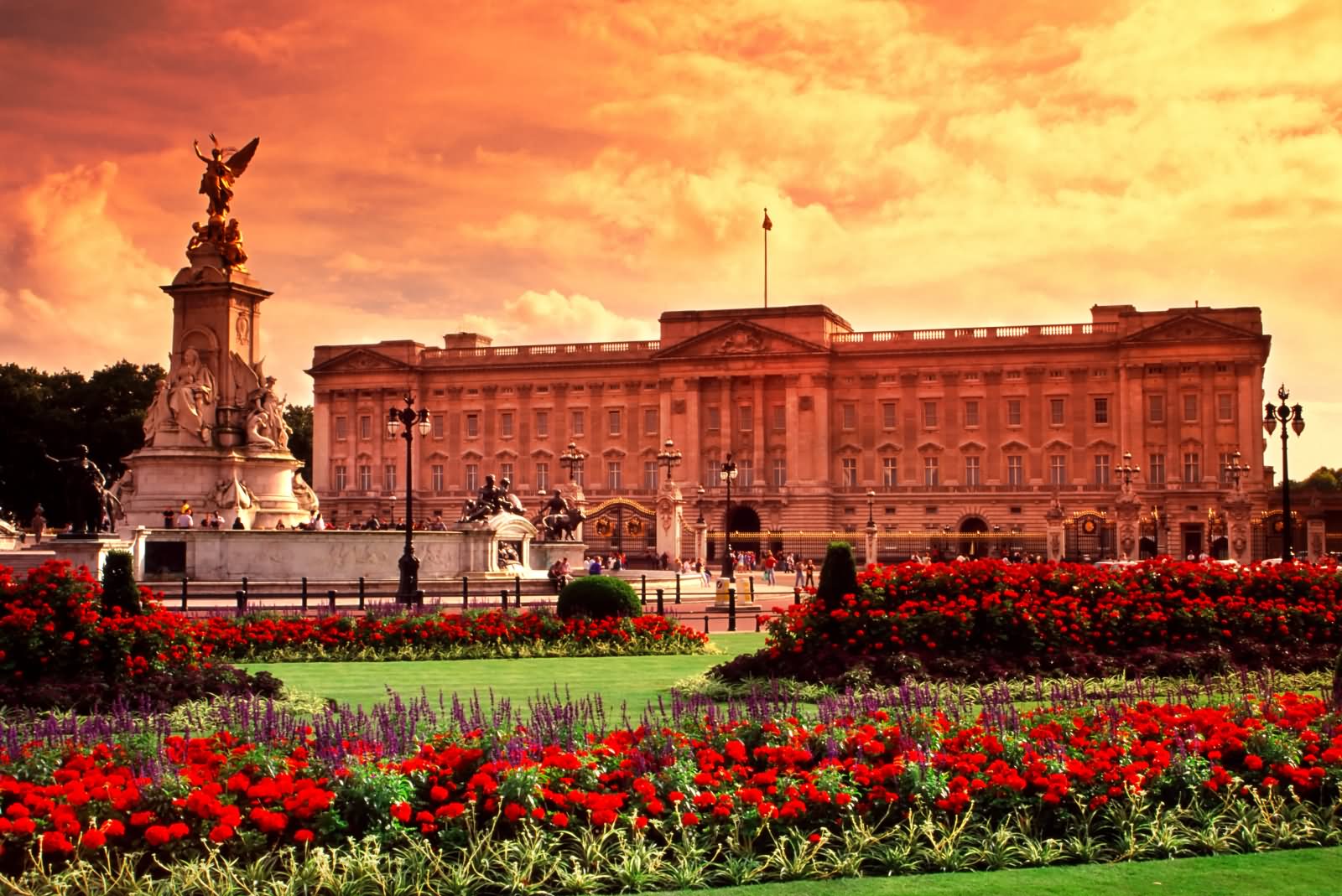 Sunset View Of The Buckingham Palace