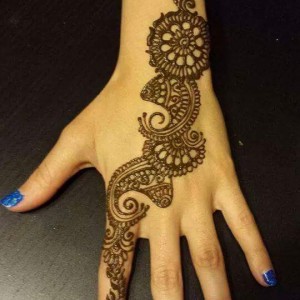 Amazing Henna Tattoo On Girl Hand