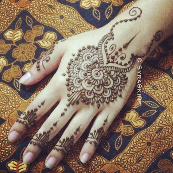 Amazing Henna Tattoo On Left Hand