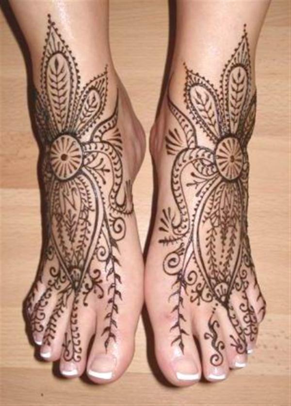 Attractive Henna Tattoo On Feet