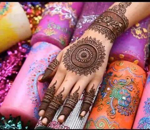 Attractive Henna Tattoo On Girl Left Hand