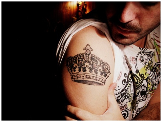 Black And Grey King Crown Tattoo On Right Shoulder