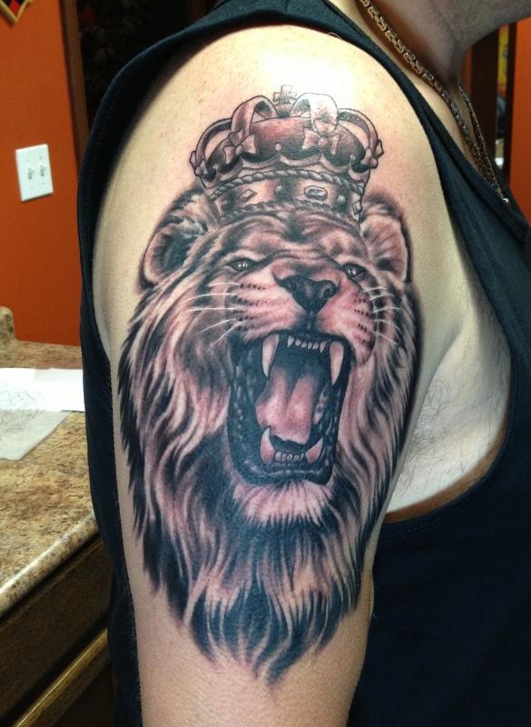 Black Ink Roaring Lion With King Crown Tattoo On Man Right Half Sleeve