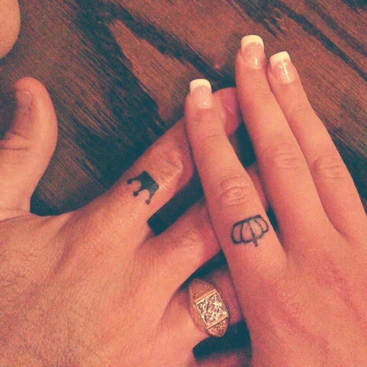 Black King And Queen Crown Tattoo On Couple Finger
