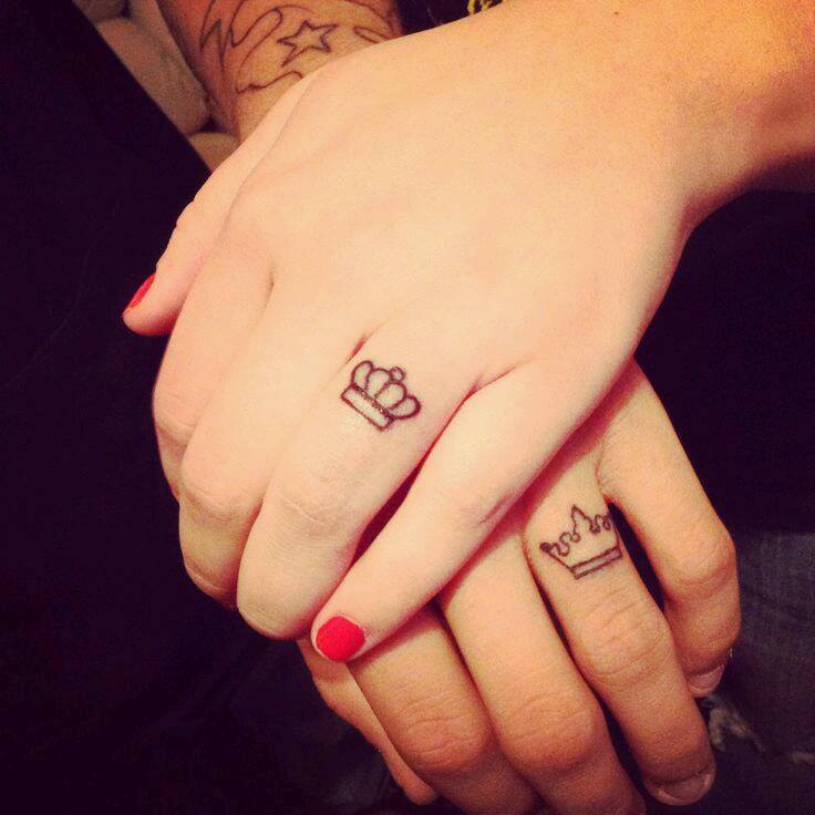 Black Outline King And Queen Crown Tattoo On Couple Finger