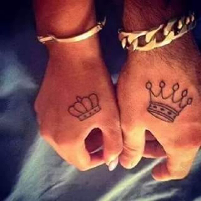 Black Outline King And Queen Crown Tattoo On Couple Hand