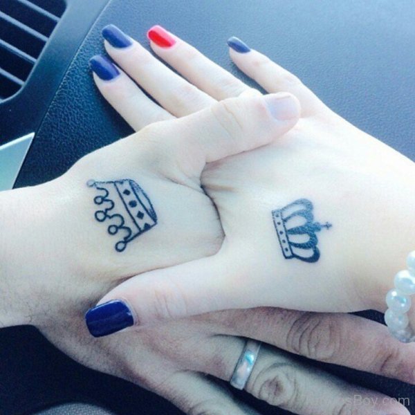 Black Outline King And Queen Tattoo On Couple Hand