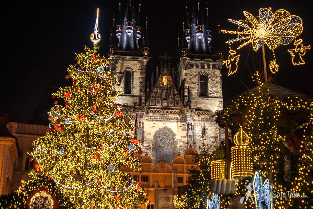 25 Most Amazing Old Town Square Pictures During Christmas
