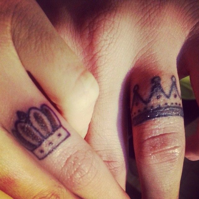 Classic King And Queen Crown Tattoo On Couple Finger