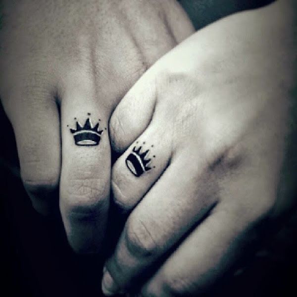 Cool Black King And Queen Crown Tattoo On Couple Finger