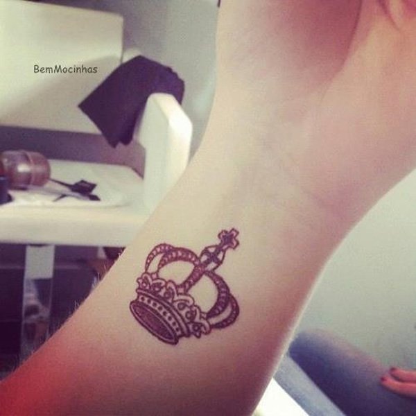 Henna Crown Tattoo Design For Wrist