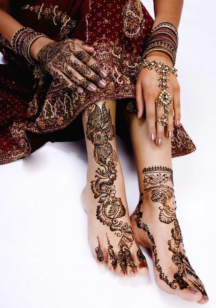 Henna Tattoo On Girl Hand And Feet