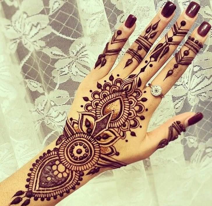 Impressive Henna Tattoo On Girl Left Hand