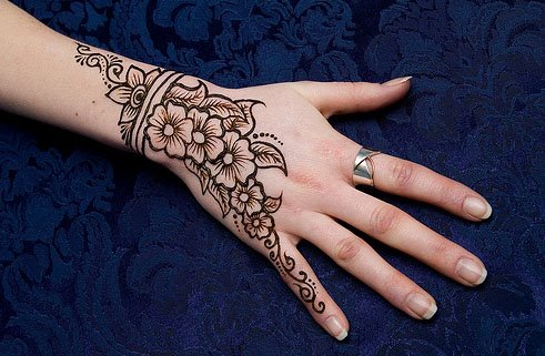 Simple Henna Flowers Tattoo On Right Hand
