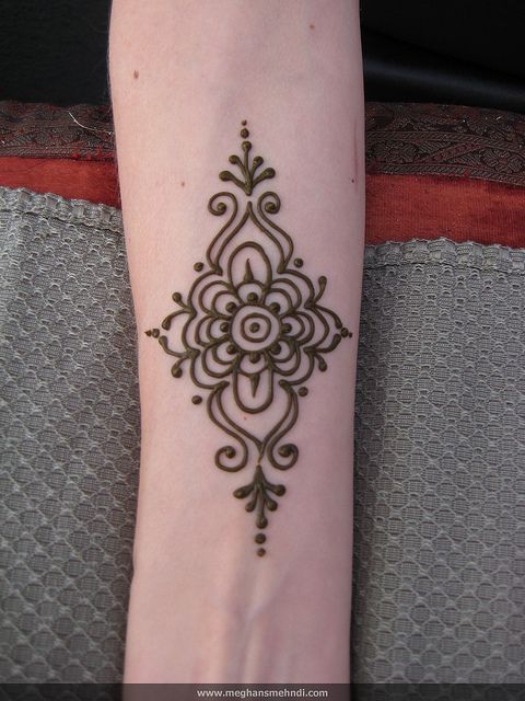 Simple Henna Tattoo Design For Wrist