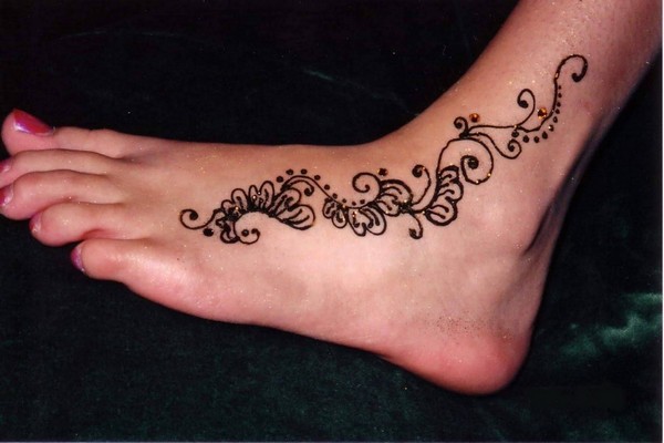 Simple Henna Tattoo On Foot