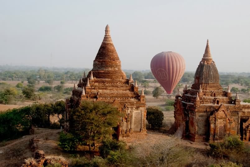 Air Balloons Passing From Sulamani Temple, Myanmar