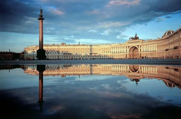 Alexander's Column And Hermitage Museum In St. Petersburg
