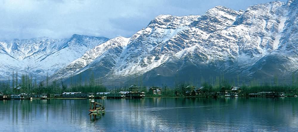 Amazing Dal Lake View With Snow Covered Mountains