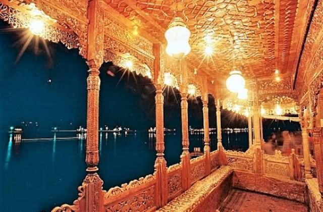 Amazing View Of The Houseboat At The Dal Lake In Srinagar