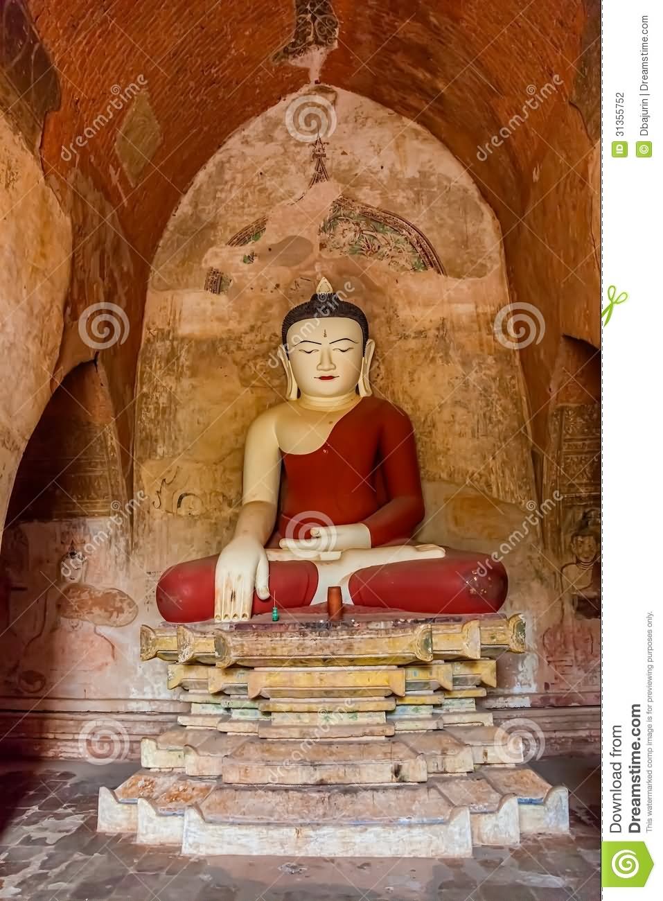 Beautiful Lord Buddha Statue Inside Sulamani Temple