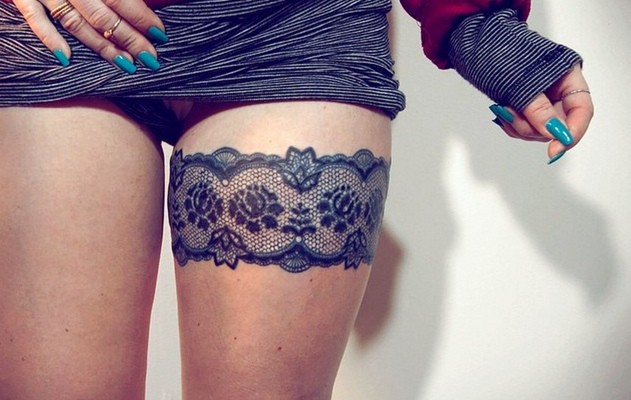 Black And Grey Garter Tattoo On Left Thigh