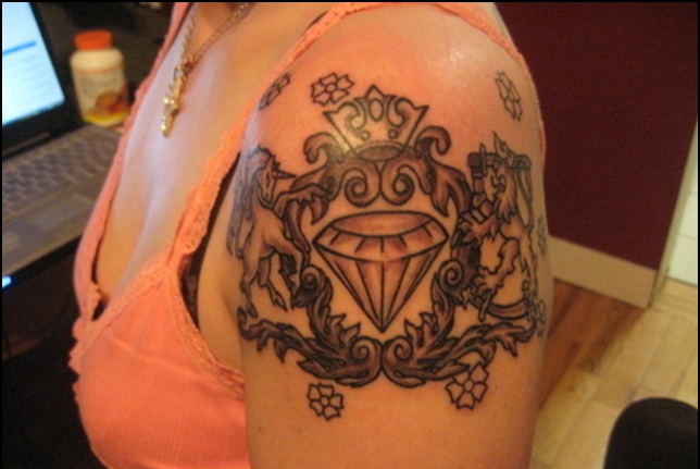 Black Ink Queen Band Tattoo On Girl Left Shoulder