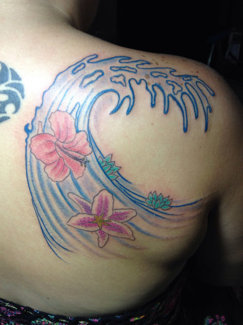Color Flowers And Wave Tattoo On Right Back Shoulder