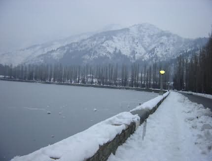 Dal Lake In Winters