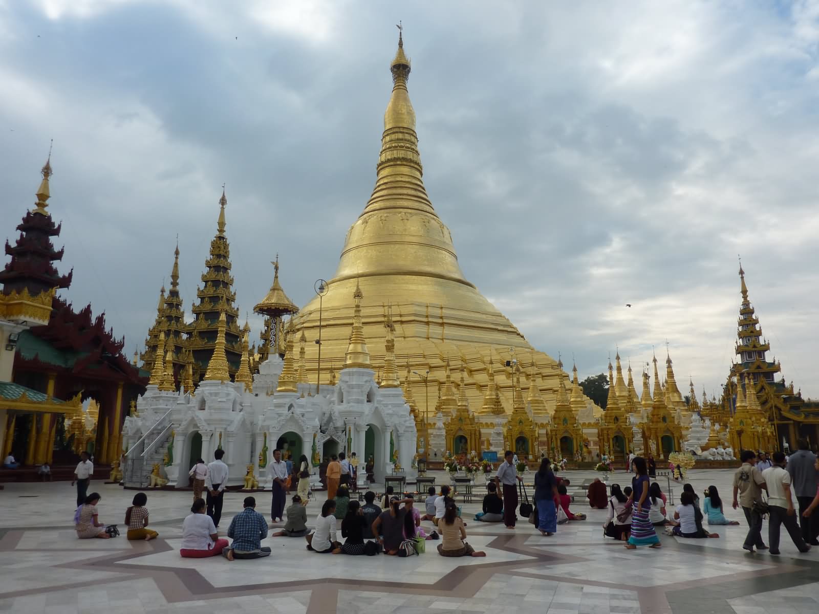 Day Time View Of The Shwedagon Pagoda, Yangon