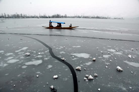 Frozen Dal Lake Picture