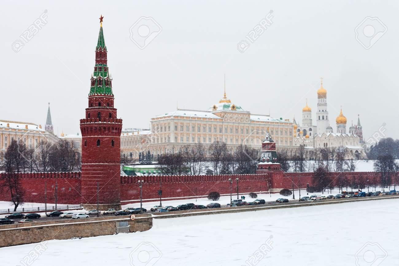 Grand Kremlin Palace, Kremlin Wall And Tower With Snow Picture