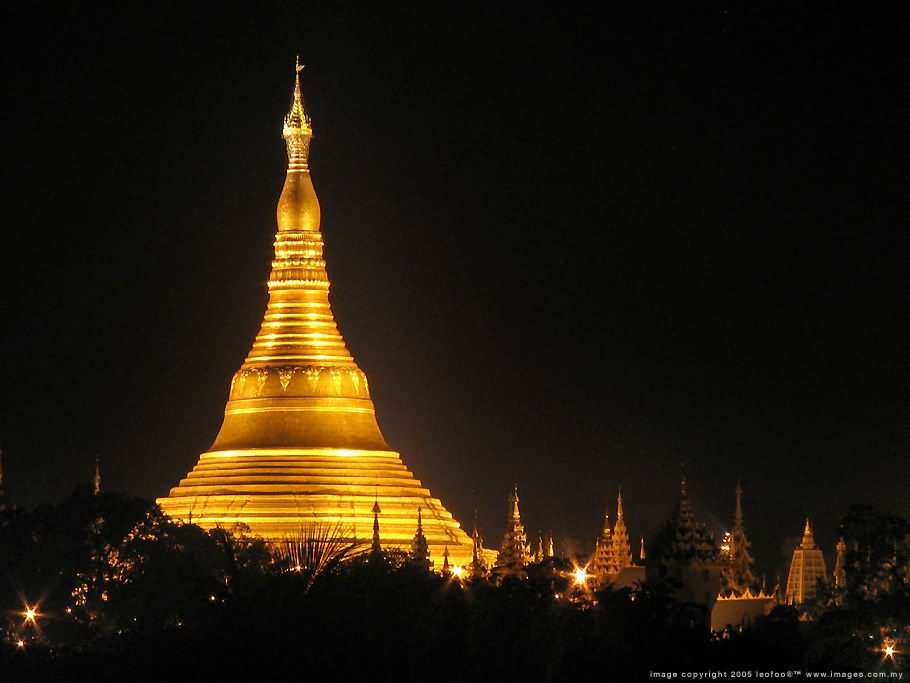 Great Night Picture f The Shwedagon Pagoda In Yangon